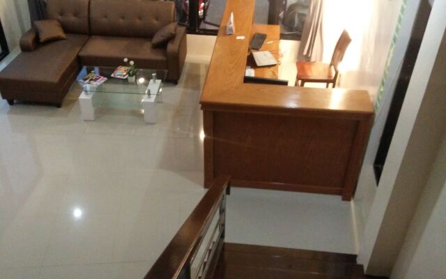 OYO 665 Sj House Hotel
