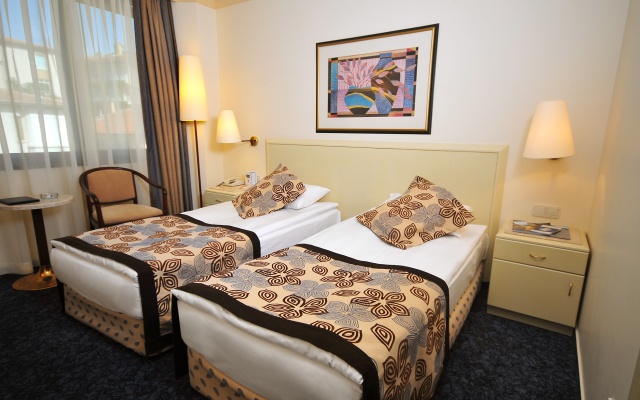 Class Hotel
