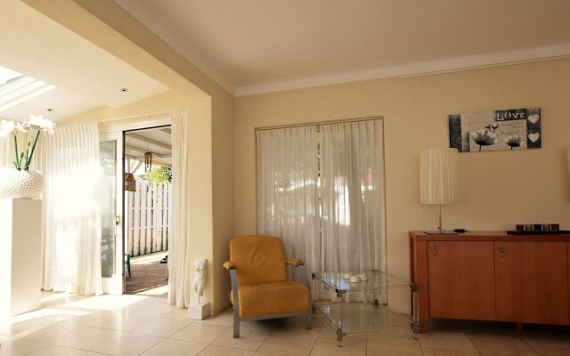Holdiay Home in Den Helder with private terrace and garden
