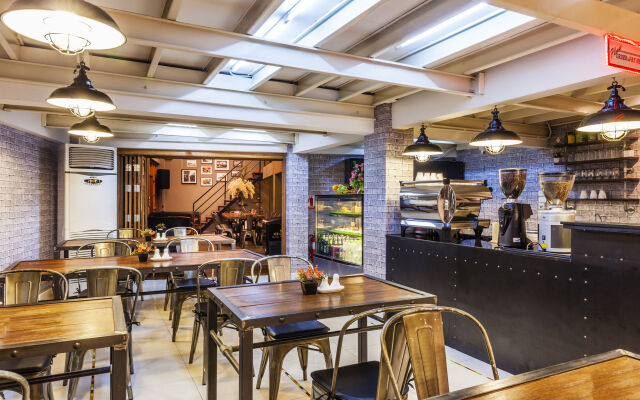 At Hua Lamphong Hotel - Hostel