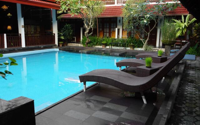 Paku Mas Hotel