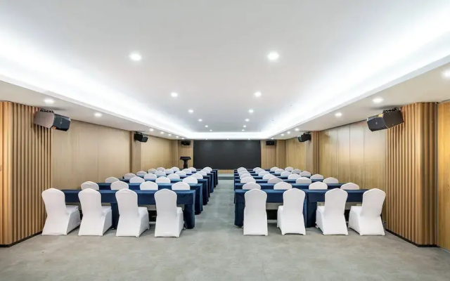 Holiday Inn Express Guangzhou Baiyun Airport T2 by IHG