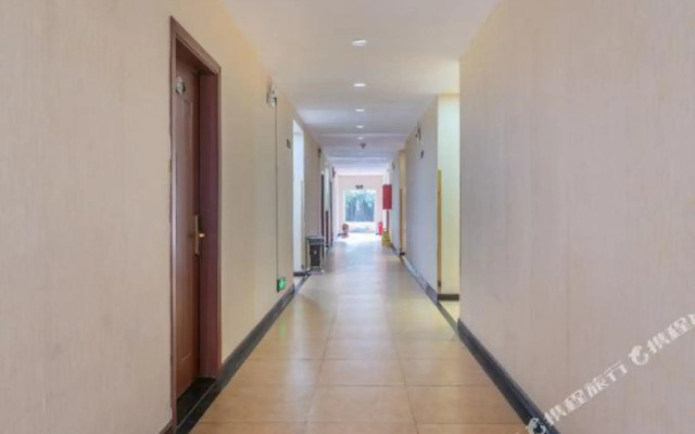 Guiyang Xinyuan Business Hotel (Huaxi Park Area)