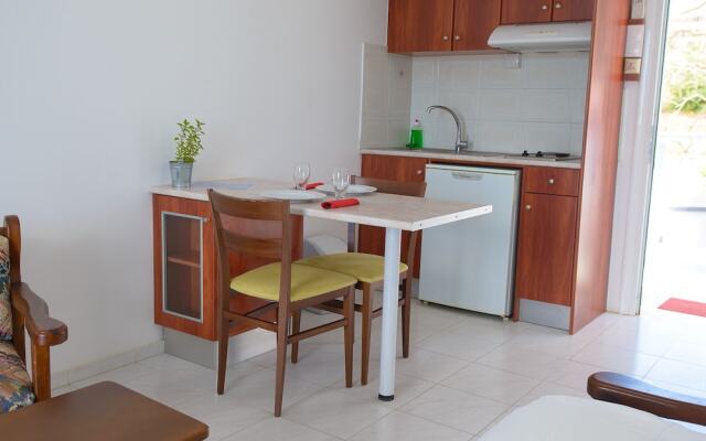 Dimitra Apartment Hotel
