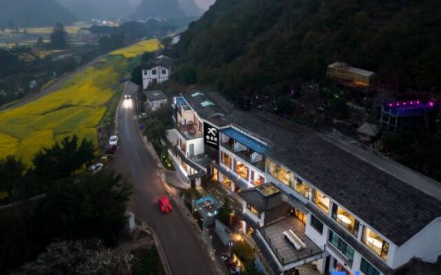 Xingyi Wanfenglin Yuejingwan Hotel