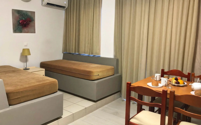 Caravel Apartment Hotel