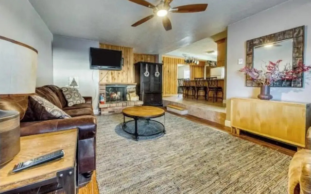 Spacious 3BR, 2BA for 6– Beautiful Area