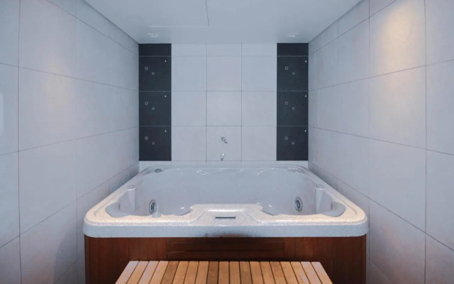 Frank Porter - Marina Residence 5