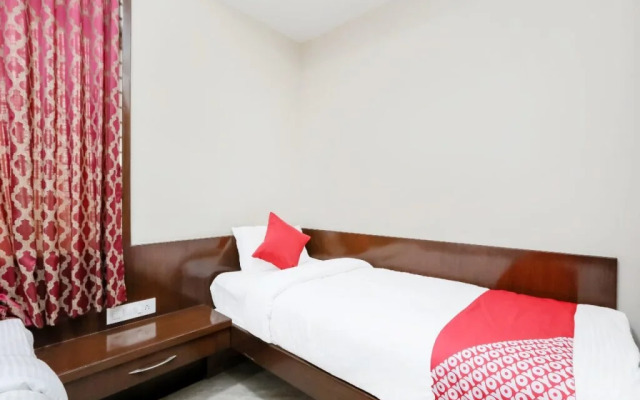 OYO 17106 Hotel Royal