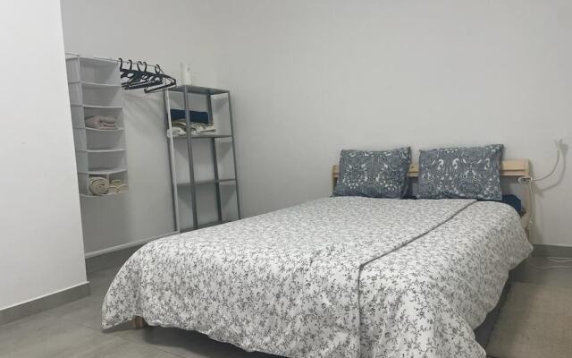 "room in Guest Room - Hostel Próximo A Praia P/ Surf Na Caparica"