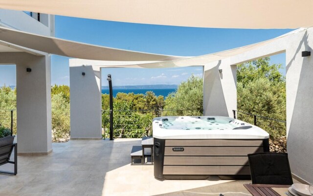 Amazing Home in Blato with Hot Tub, WiFi & 5 Bedrooms