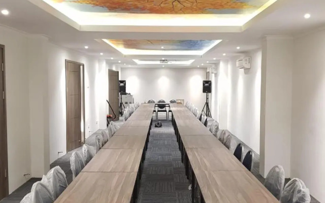 Kaloka Airport Hotel