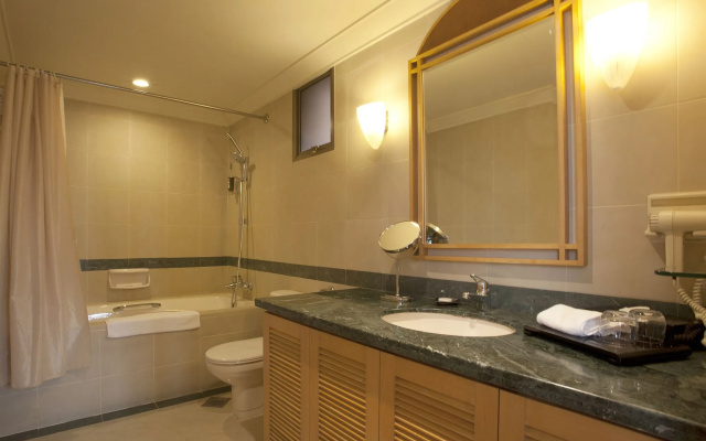 Lanson Place Winsland, Singapore