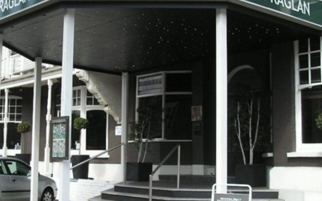Raglan Hotel