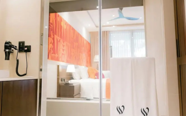 Waters Edge Hotel
