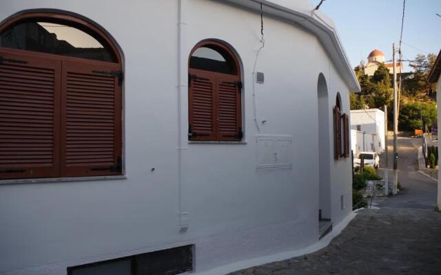 Kabana, a unique house in Sellia