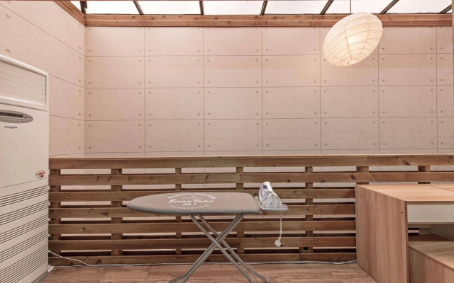 Cozzzy Guest House - Hostel