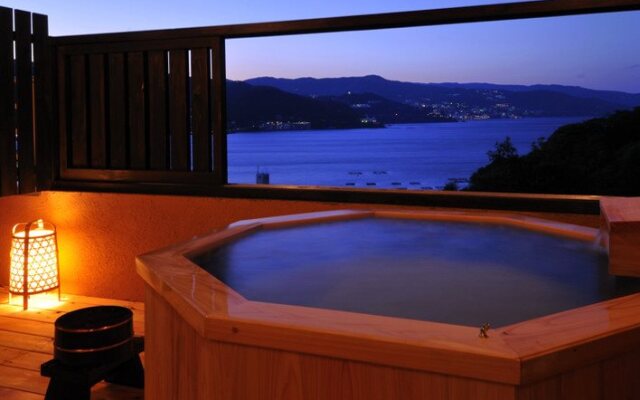 Jikan Wo Tabisuru Yado Umi No Hana