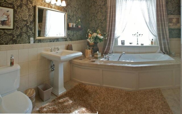 Maplehurst Manor Accomodations