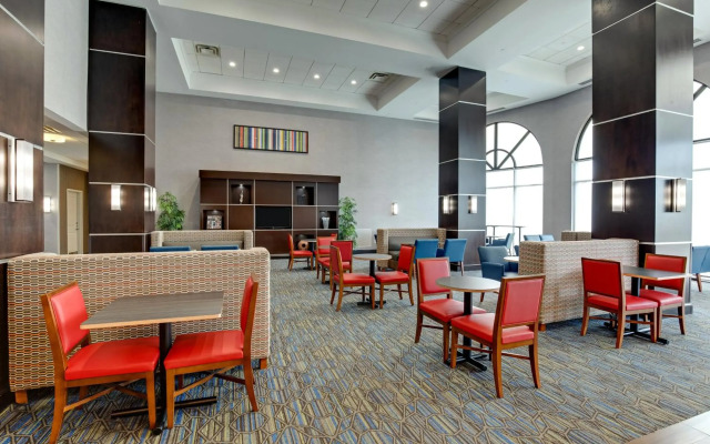 Holiday Inn Express Hotel and Suites Nashville-Opryland by IHG