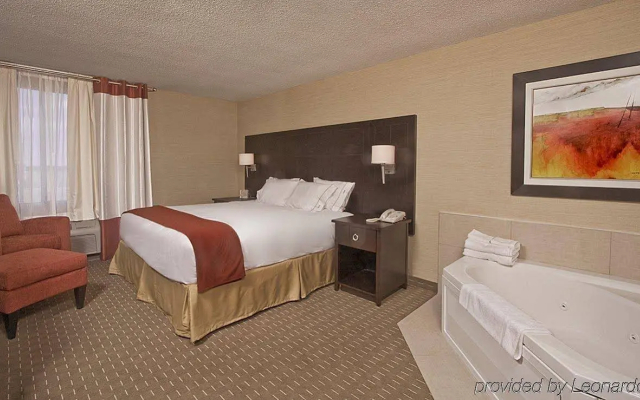 Holiday Inn Express & Suites Chatham South by IHG