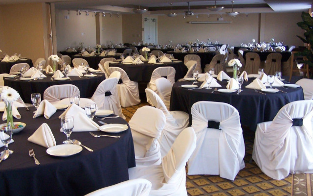 Holiday Inn Express & Suites Englewood Denver South by IHG