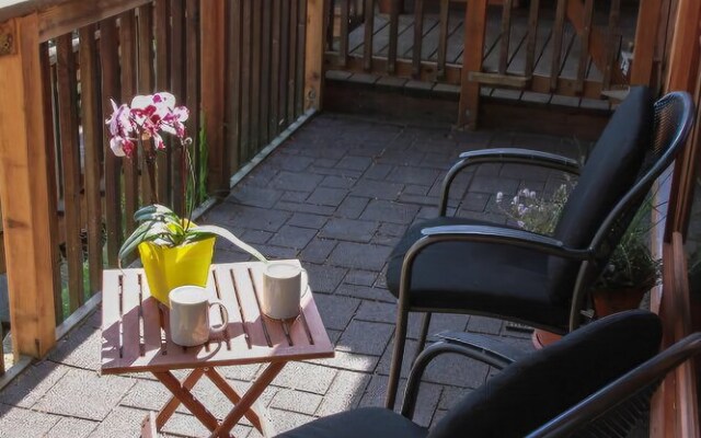 Salmonberry Inn