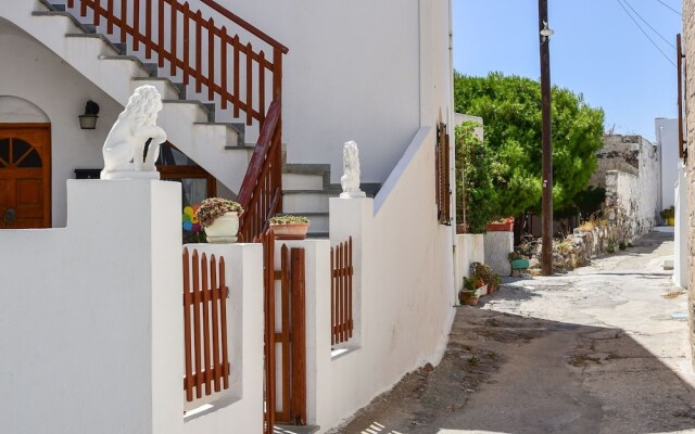 Snug Holiday Home in Tripiti With Roof Terrace Near Watersports