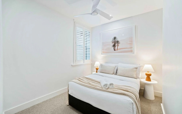 Phoenix Apartment at Palm View Collective – Guest Rooms – Sydney