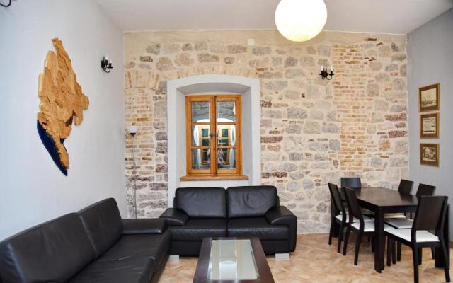 Cozy & Extravagant Suite in Antique Bizanti Palace