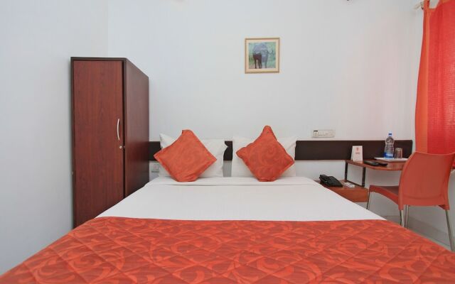 OYO 1356 Hotel Gokulam Compact
