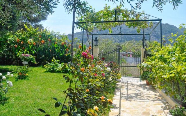 Holiday House Angelos A on Agios Gordios Beach