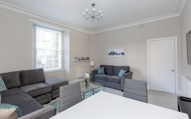 Grassmarket Modern Two Bedroom Flat