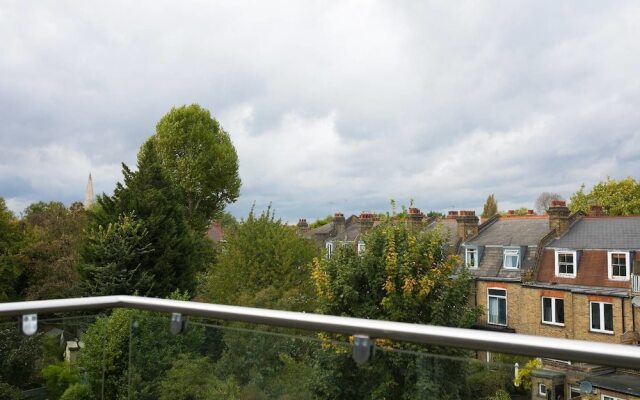 3BR Apartment in Great Swiss Cottage Location