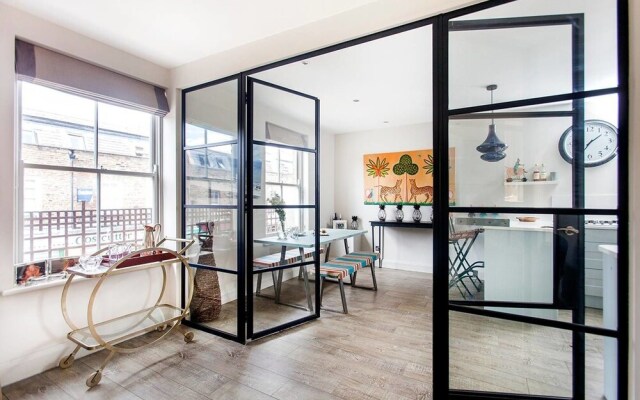 Quirky 2BR flat with terrace, near Shoreditch!