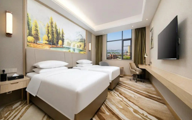 Vienna International Hotel (Wuhan Miaoshan Institute of Technology)