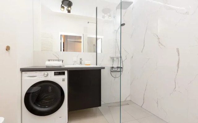 Atrium Promenada Apartment by Renters