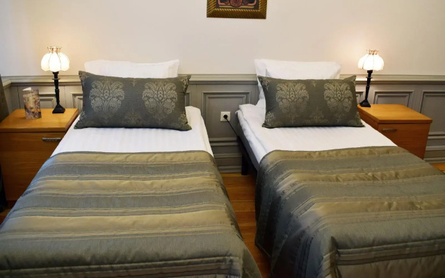 Kristof Hotel