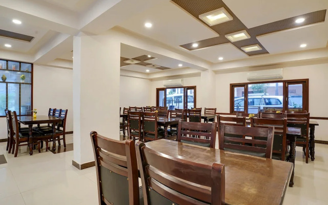 Capital O 49135 Sri Simran Park Hotel
