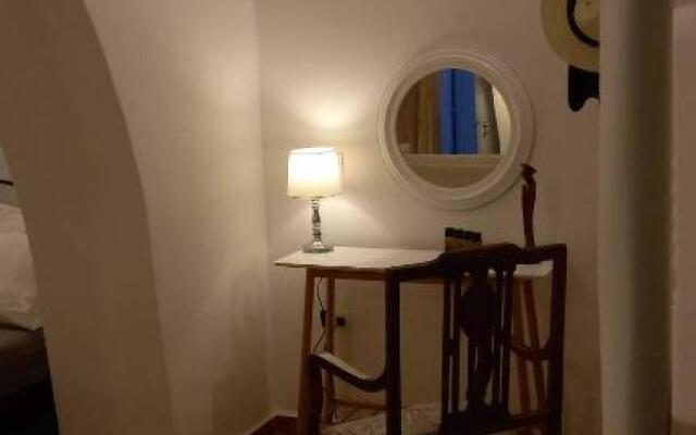 1836 Historic Stone House Goudianika