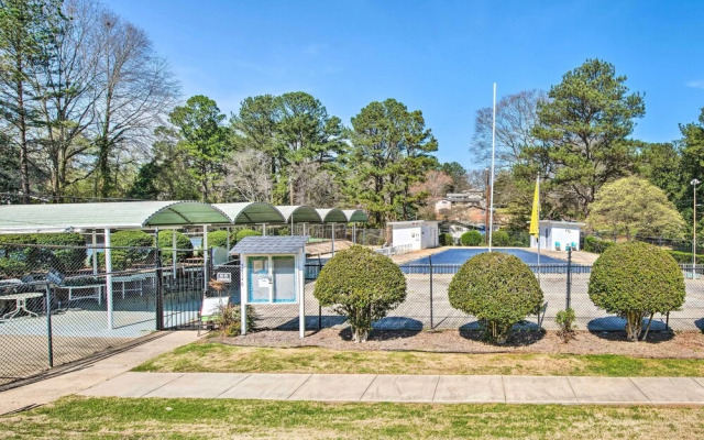 Decatur Apartment w/ Tennis Court ~ 11 Mi to ATL