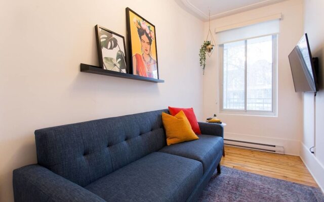 Charming Montreal 3 bdr Apartment Next to Subway