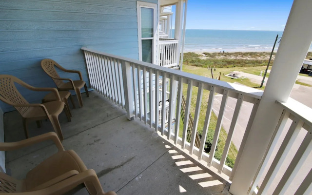 Seascape 1303 Studio Bedroom Condo by RedAwning