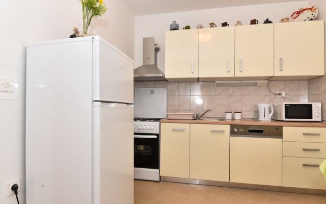 Holiday Home in Veli Iz With Fenced Garden