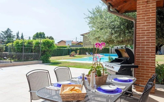 Villa Near Milan With Swimming Pool