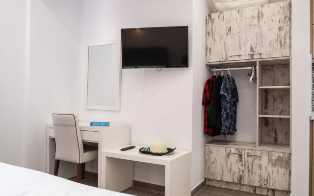 Tristhenia Hotel