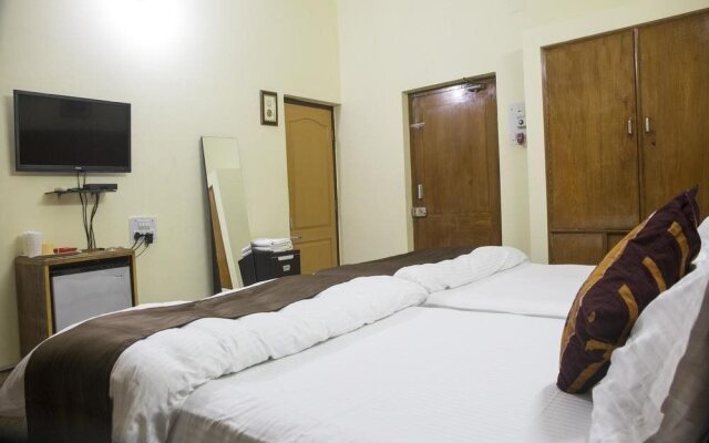 OYO Rooms Rajmahal Square 2