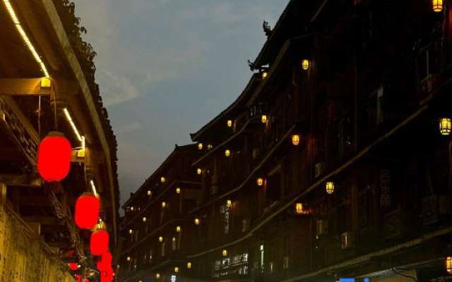 Sanjiang Tiramisu Theme Hotel (Fengyuqiao Branch)