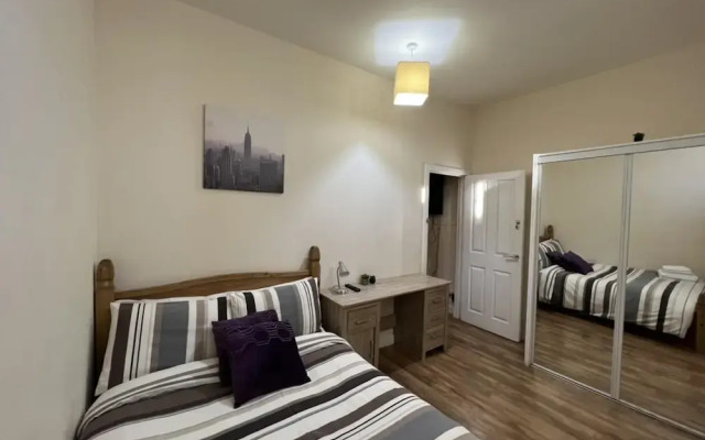Lovely Twin 2-flats Condo In Aberdeen-no Party