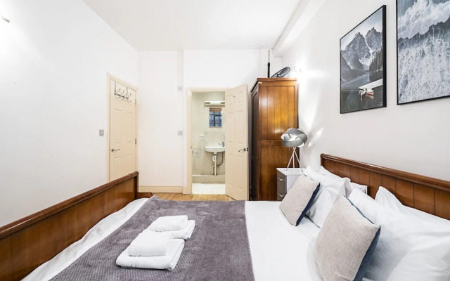 Shelton Apartment, London